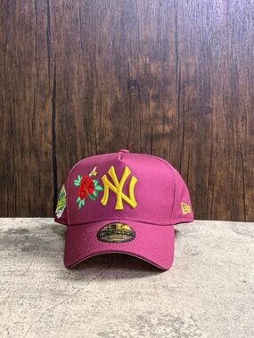 New Era 9FORTY NY Yankees World Series Side Patch Rose Snapback Burgundy OSF